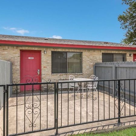 Americas Best Value Inn Lockhart Tx Esterno foto