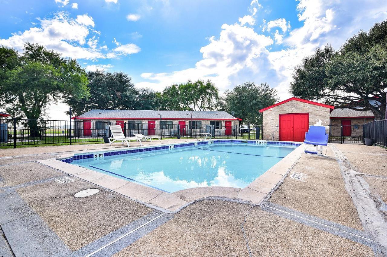 Americas Best Value Inn Lockhart Tx Esterno foto