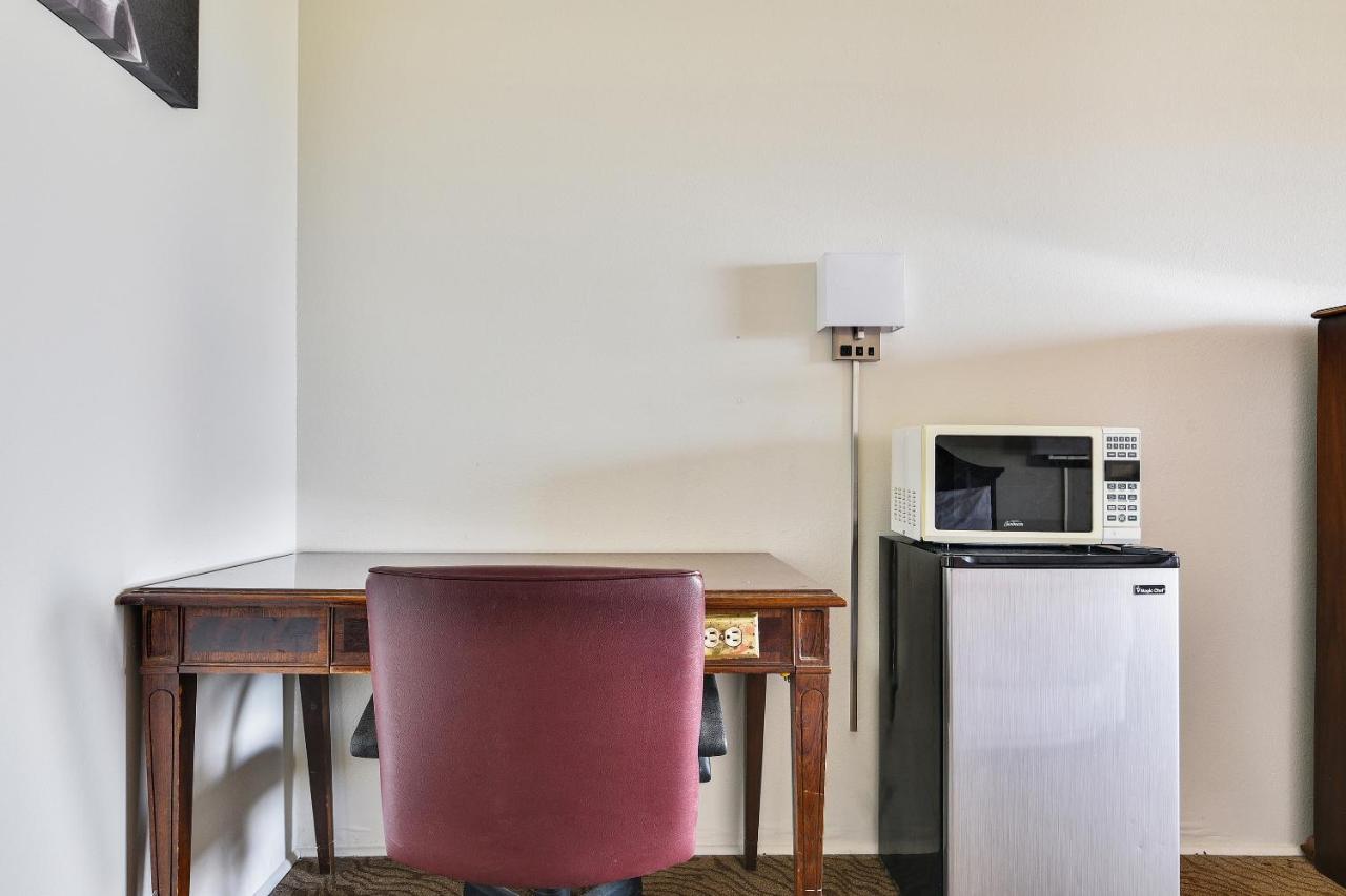 Americas Best Value Inn Lockhart Tx Esterno foto