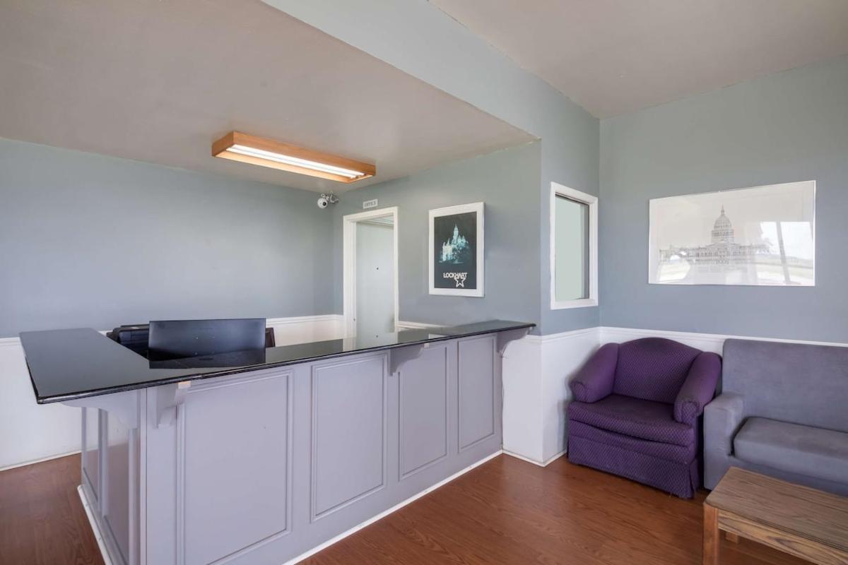 Americas Best Value Inn Lockhart Tx Esterno foto