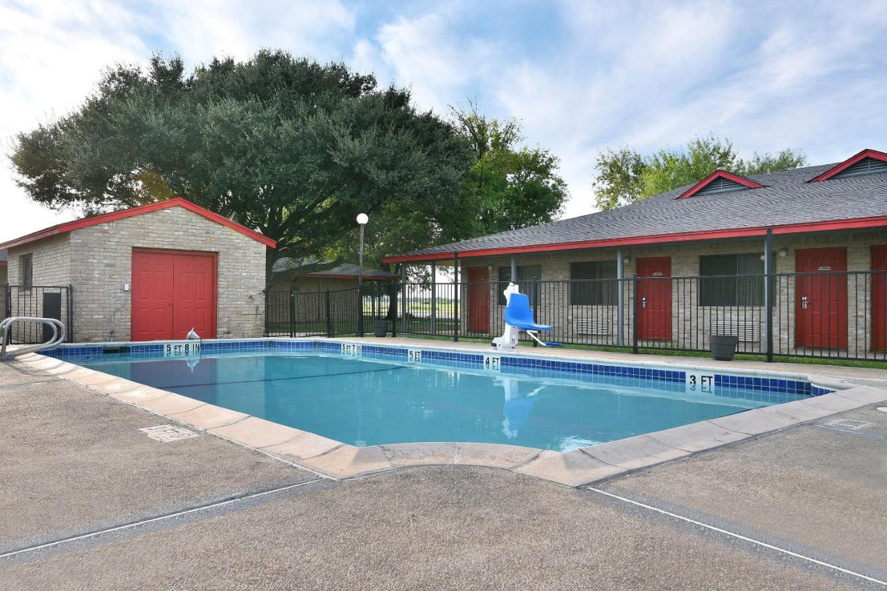 Americas Best Value Inn Lockhart Tx Esterno foto